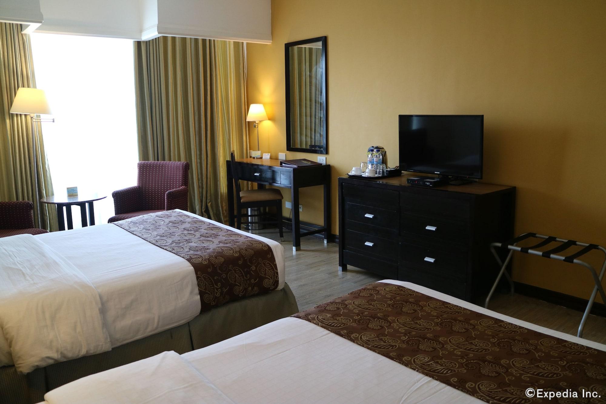 Days Hotel By Wyndham Iloilo Exterior photo