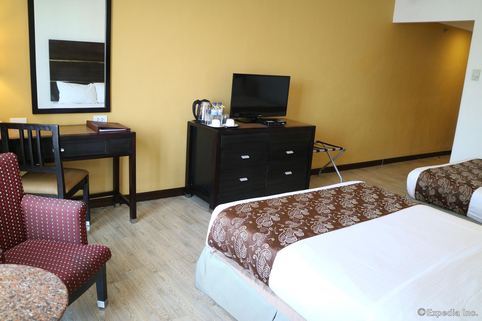 Days Hotel By Wyndham Iloilo Exterior photo