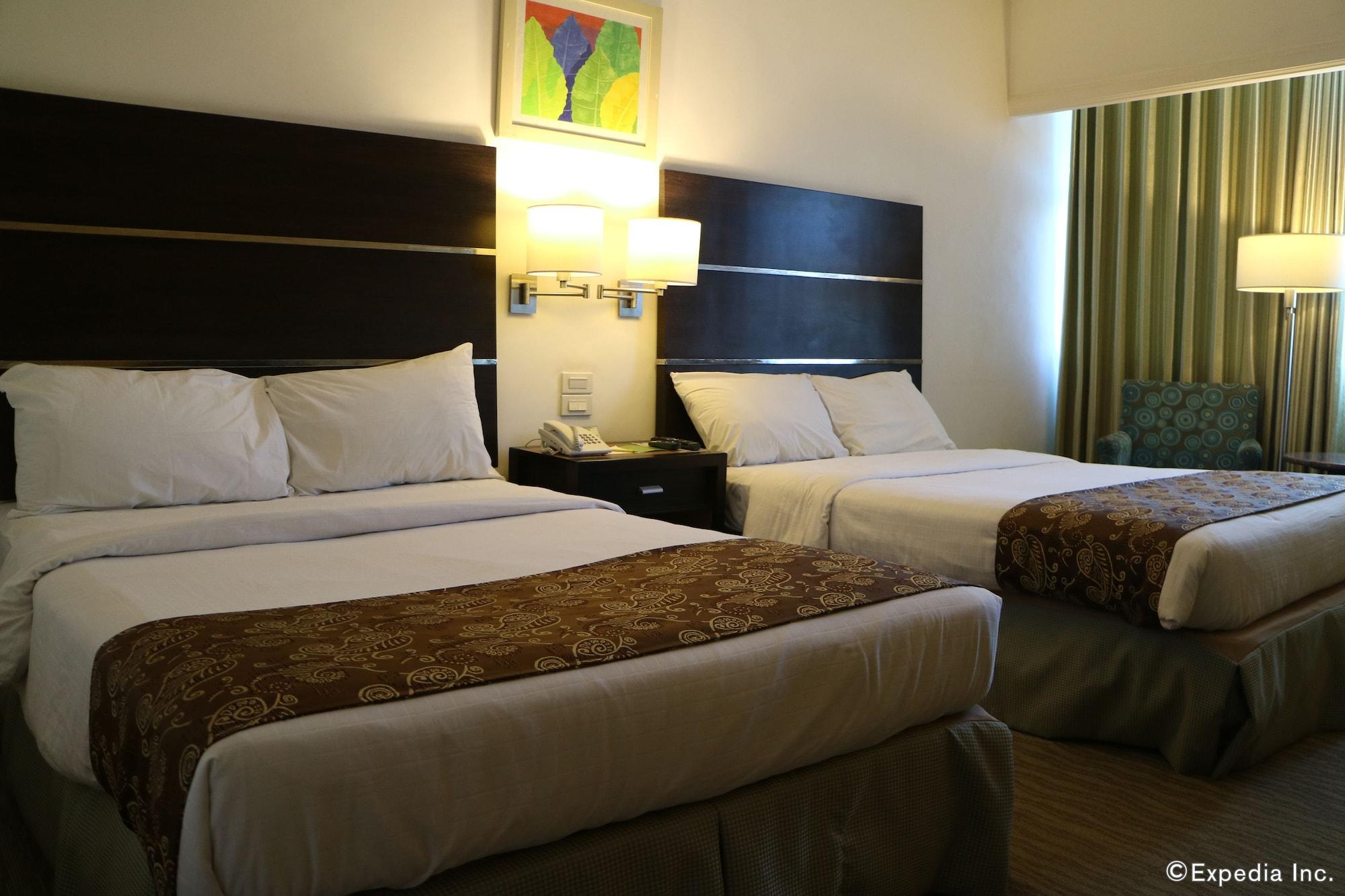 Days Hotel By Wyndham Iloilo Exterior photo