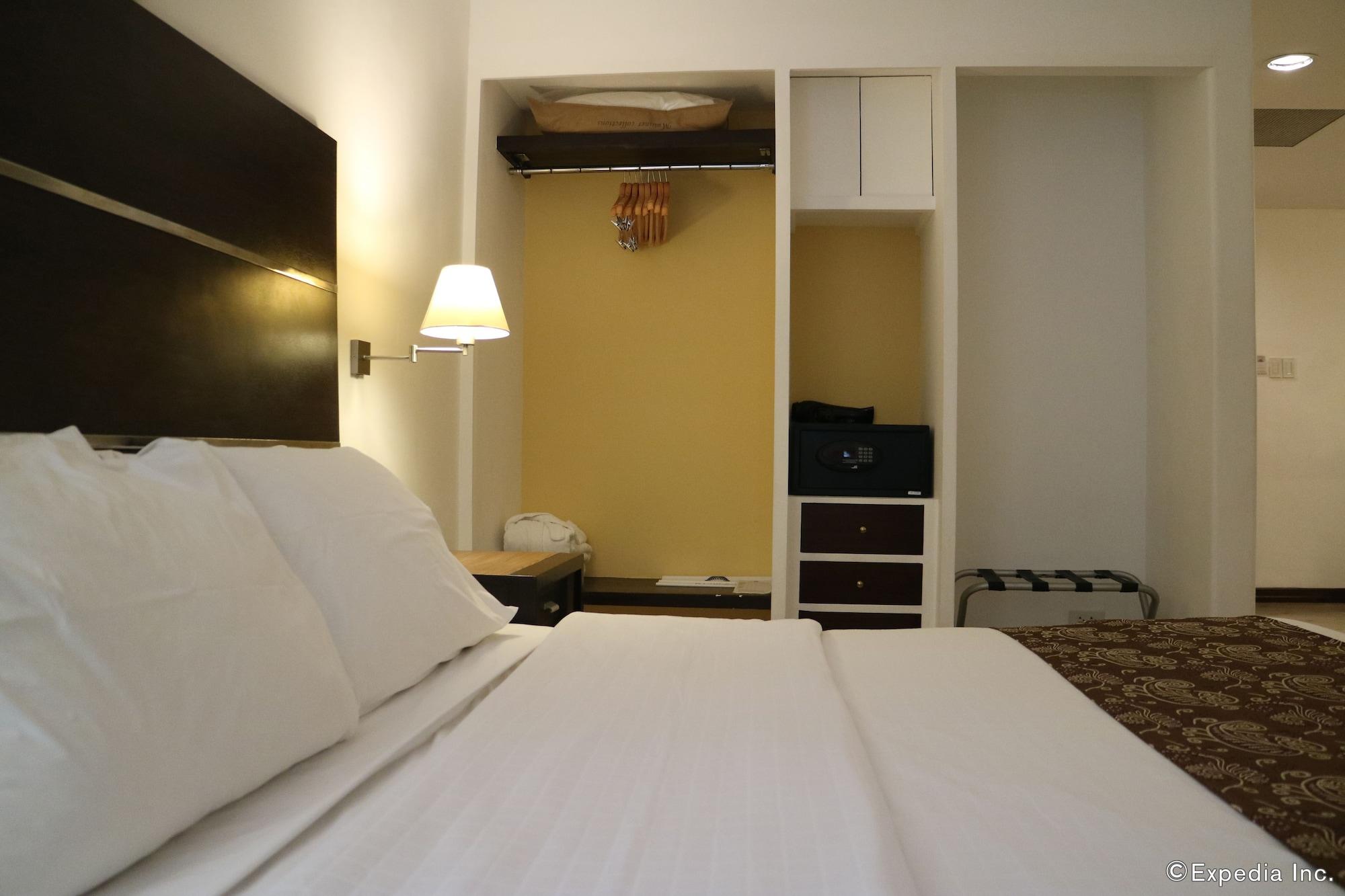 Days Hotel By Wyndham Iloilo Exterior photo