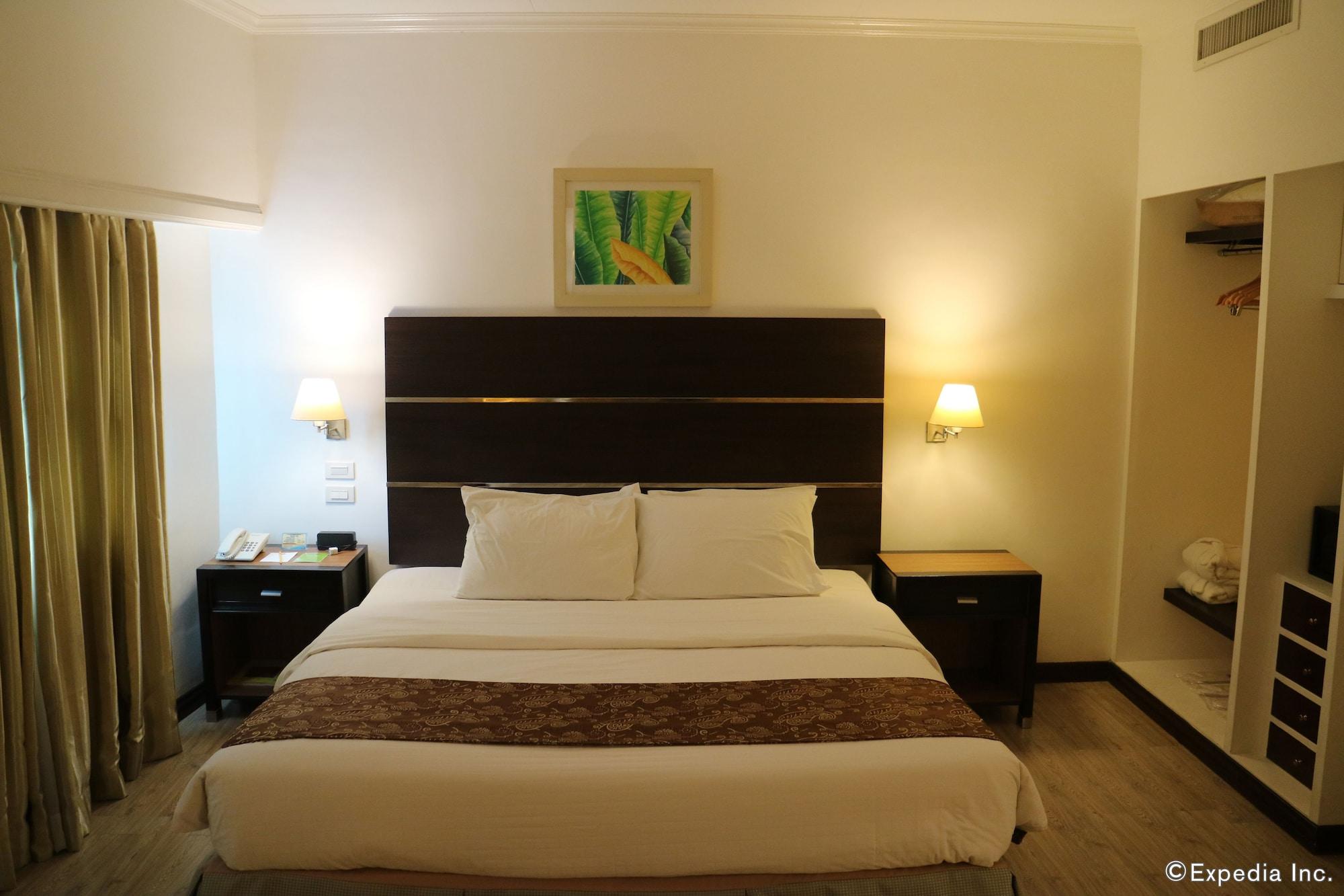 Days Hotel By Wyndham Iloilo Exterior photo