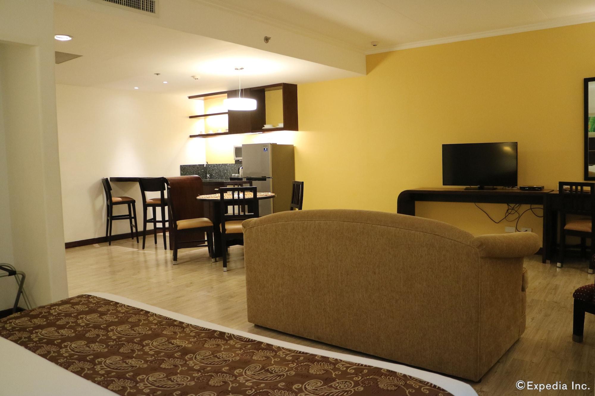 Days Hotel By Wyndham Iloilo Exterior photo
