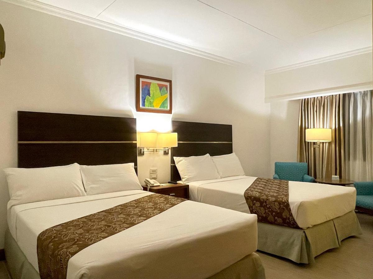 Days Hotel By Wyndham Iloilo Exterior photo