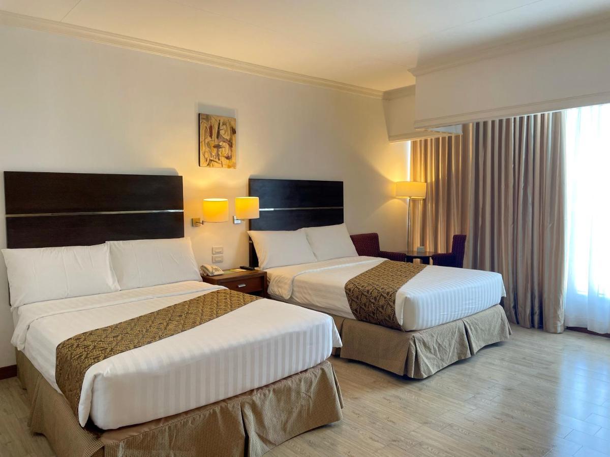 Days Hotel By Wyndham Iloilo Exterior photo