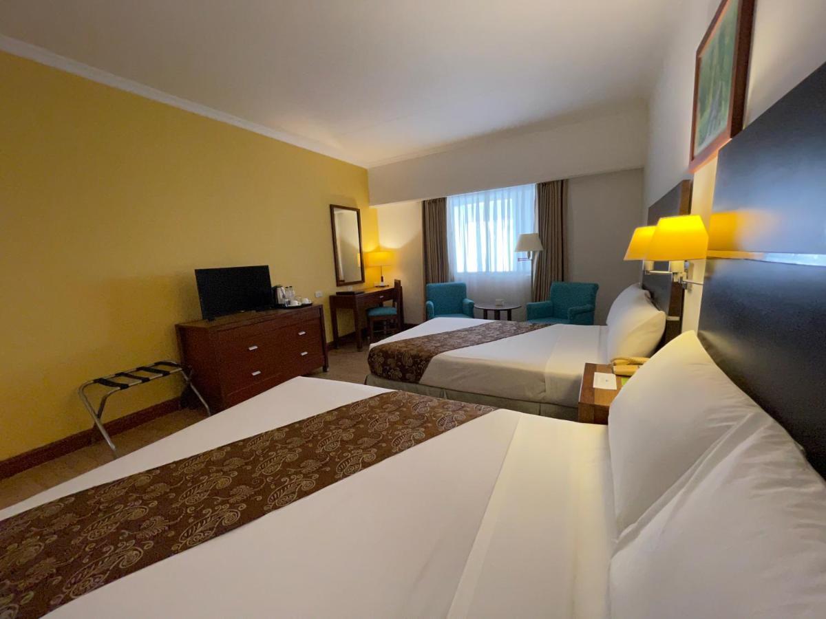 Days Hotel By Wyndham Iloilo Exterior photo