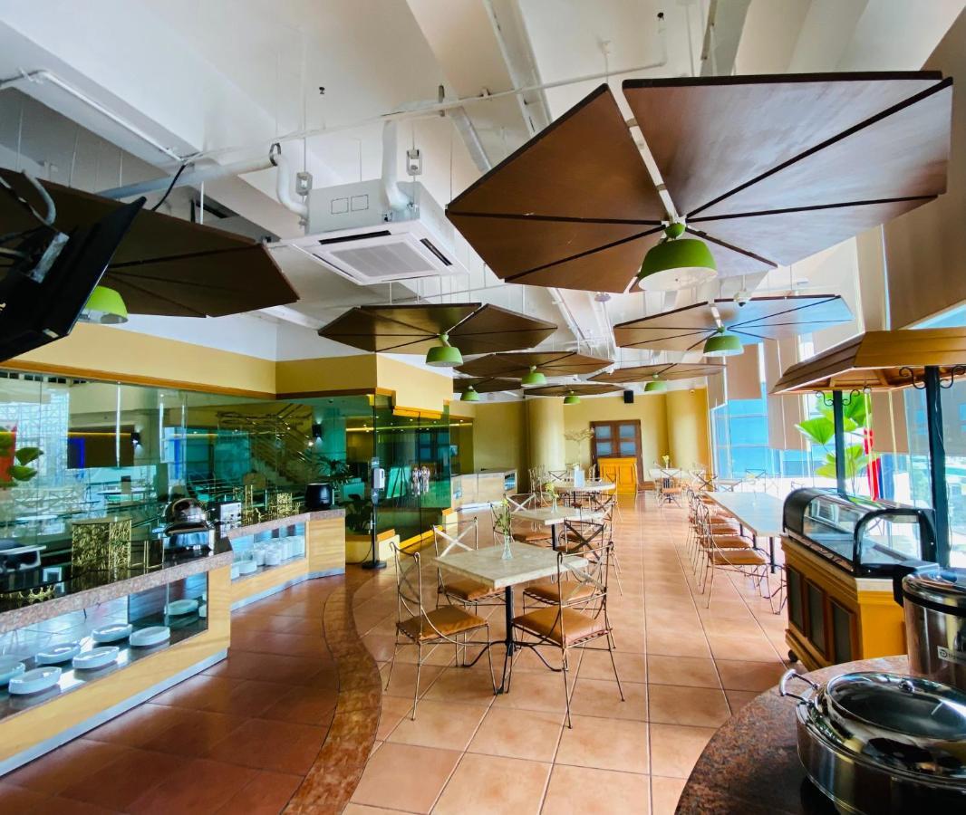 Days Hotel By Wyndham Iloilo Exterior photo