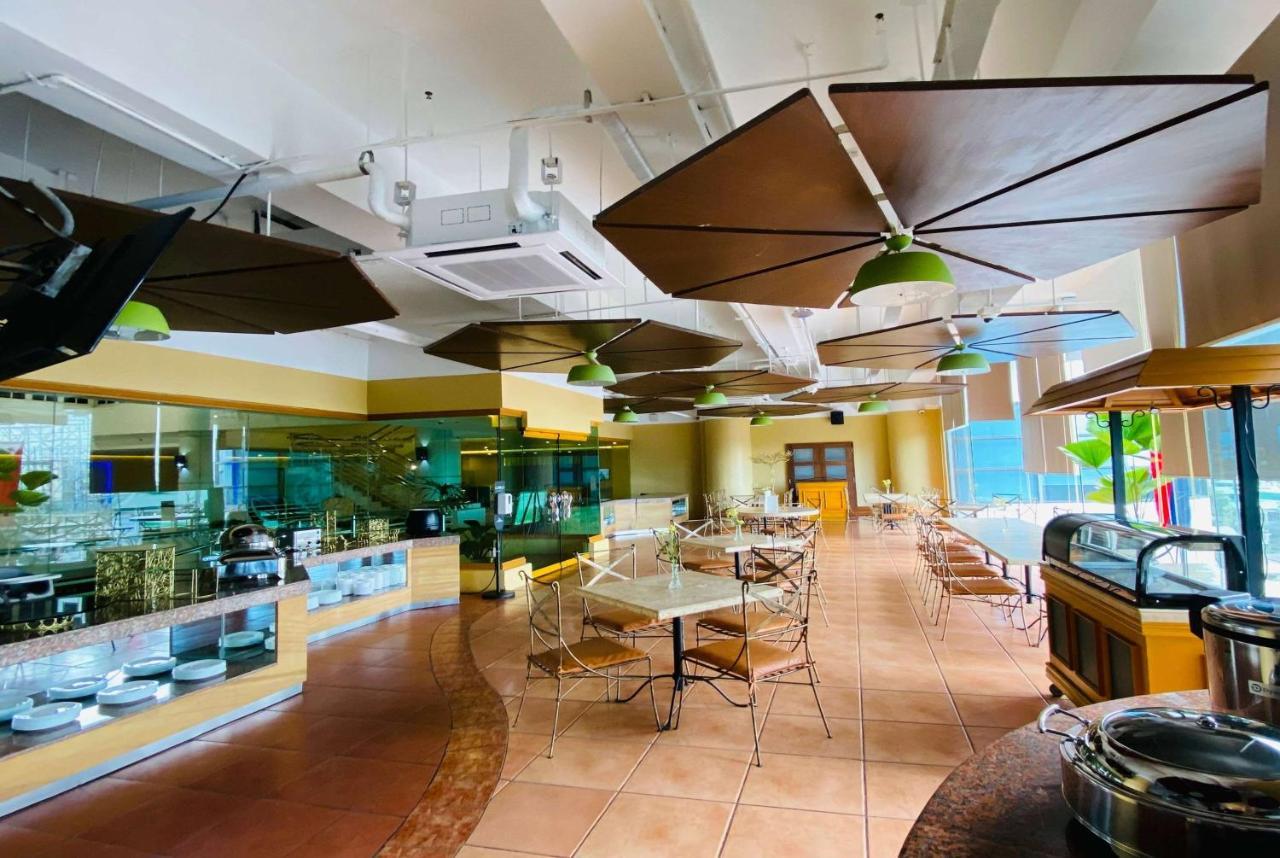 Days Hotel By Wyndham Iloilo Exterior photo