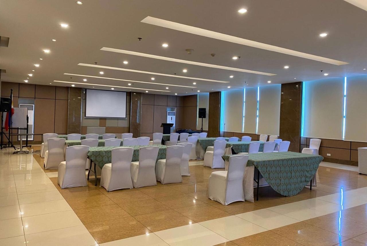 Days Hotel By Wyndham Iloilo Exterior photo