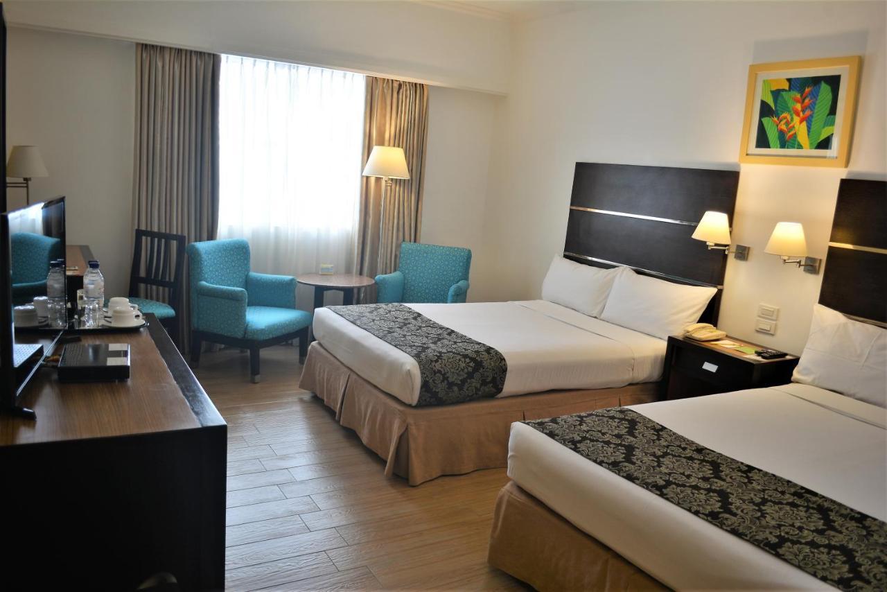 Days Hotel By Wyndham Iloilo Exterior photo